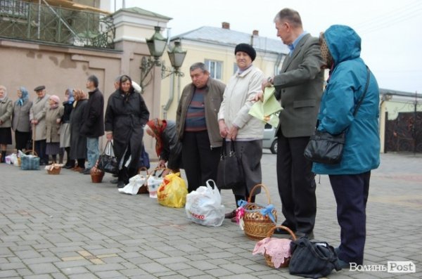 У Луцьку почали освячувати паску. ФОТО