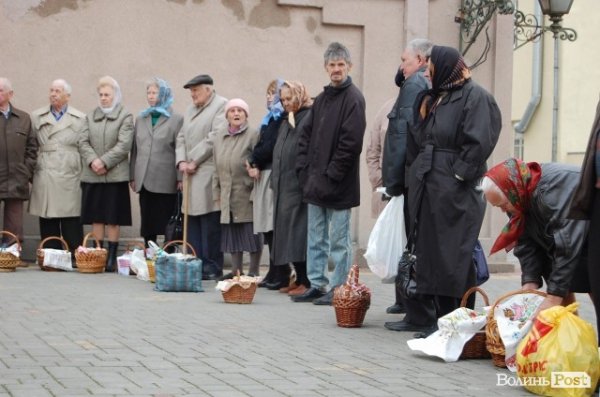 У Луцьку почали освячувати паску. ФОТО