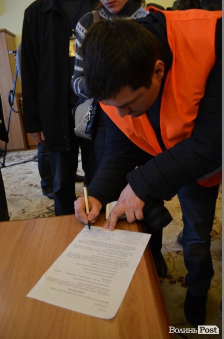 Правий Сектор заявив про початок люстрації на Волині. ФОТО