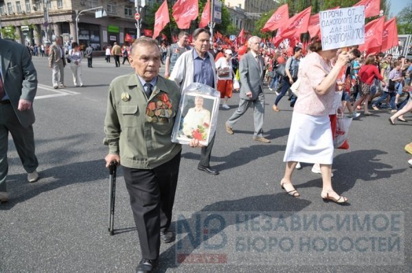 У Києві пакують в автозаки противників комуністів. ФОТО. ВІДЕО