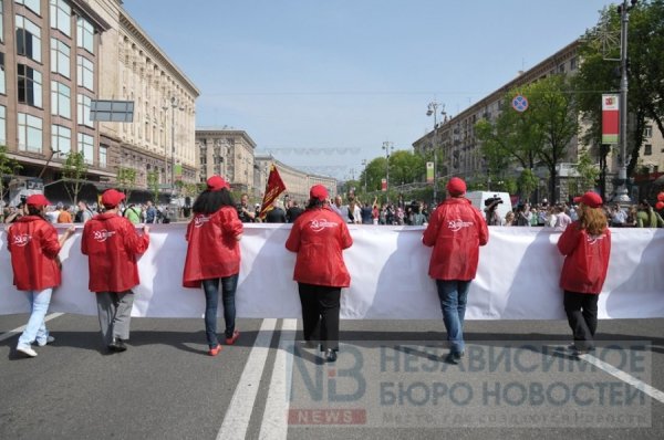 У Києві пакують в автозаки противників комуністів. ФОТО. ВІДЕО