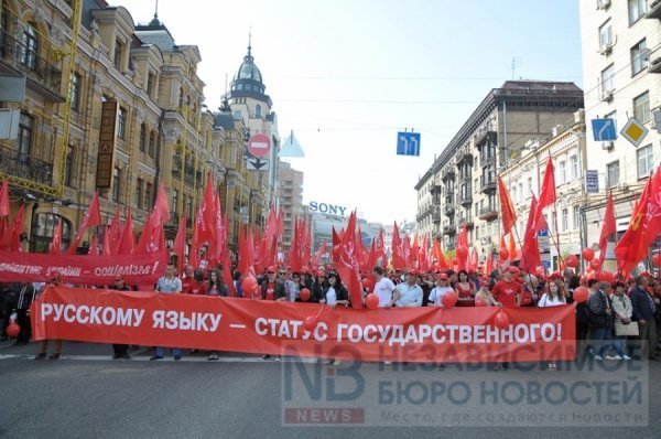 У Києві пакують в автозаки противників комуністів. ФОТО. ВІДЕО