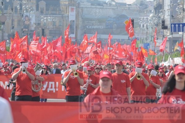 У Києві пакують в автозаки противників комуністів. ФОТО. ВІДЕО