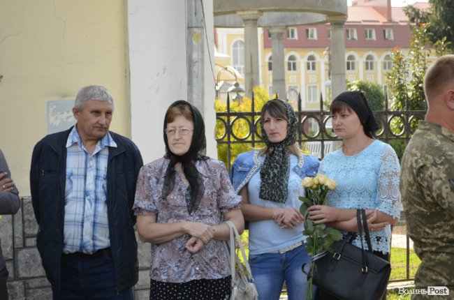 «Був сміливим, добрим і завжди допомагав»: у Луцьку попрощалися з Героєм Юрієм Лавренчуком. ФОТОРЕПОРТАЖ