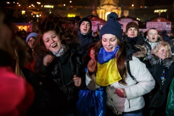 Ніч на Майдані в очікуванні штурму. ФОТО