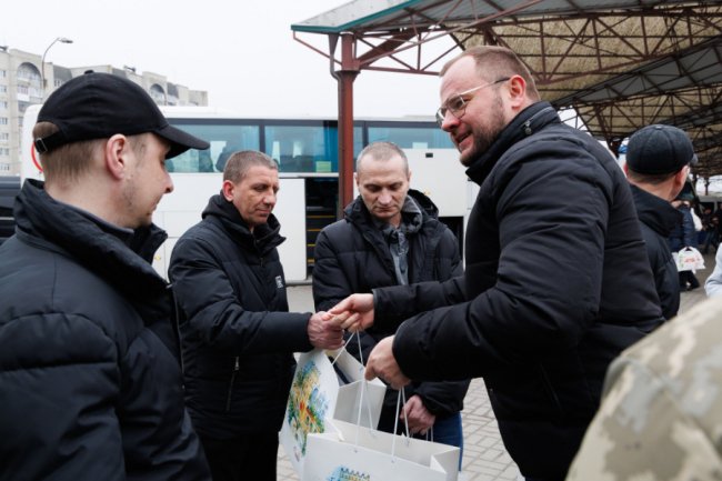 У Луцьку зустріли воїнів, звільнених із полону