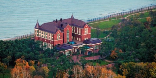 Янукович - «сільський жлоб» у порівнянні з Путіним, - ЗМІ про президентські палаци