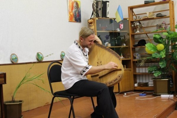 У Луцьку виступав кобзар. ФОТО