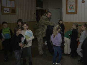 Під час благодійного ярмарку у луцькому ліцеї діти назбирали гроші на шини та тепловізор для військових