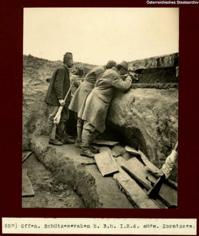 Австрійські солдати в селі на Волині 100 років тому. РЕТРОФОТО