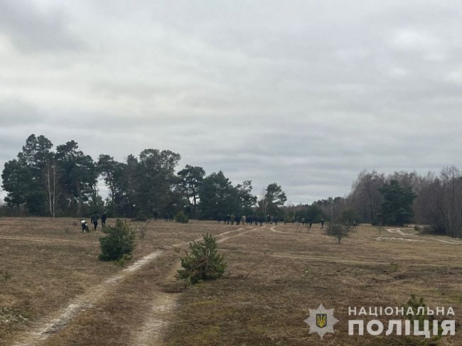 Сотні людей прочісують ліси на Волині у пошуках зниклої студентки