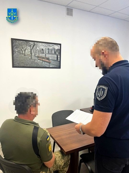 На Рівненщині посадовець військкомату постачав психотропи власному керівництву