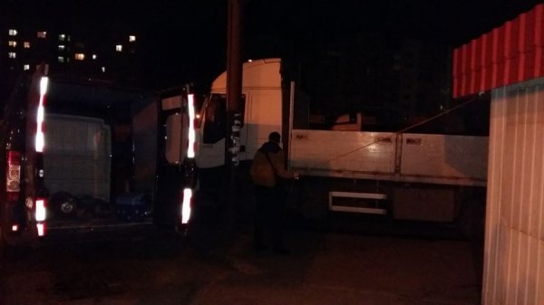 Демонтаж кіосків на автостанції: муніципалів підвела техніка. ФОТО