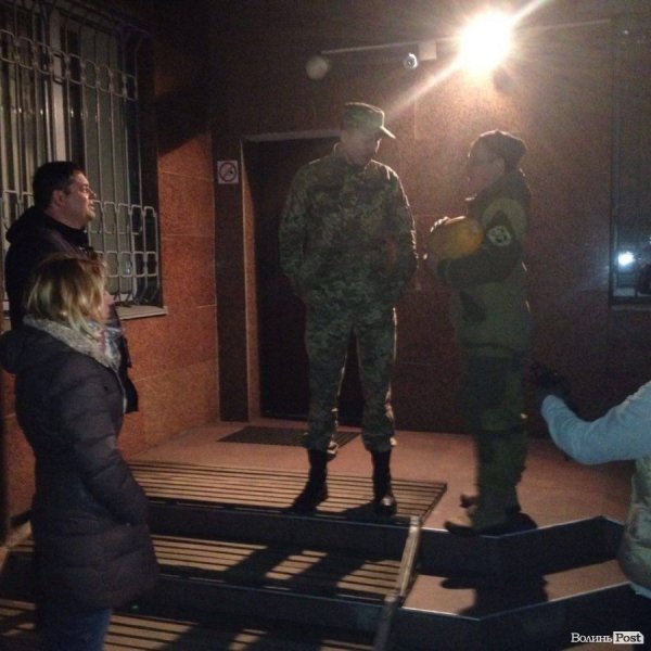 У Луцьку майданівці принесли владі гарбузи