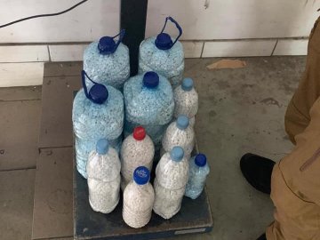 На волинській митниці в авто знайшли понад 20 кілограм контрабандних пігулок. ФОТО