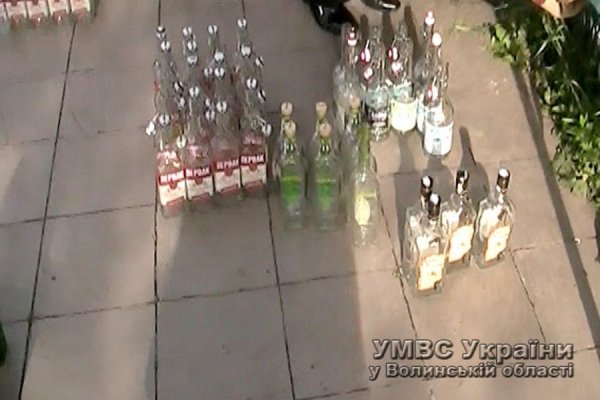 За тиждень волинські правоохоронці вилучили тонну фальсифікованого спирту. ФОТО