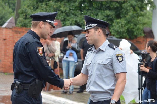 У Луцьку поліцейські отримали нові погони і звання. ФОТО