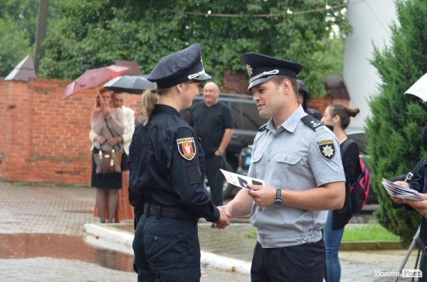 У Луцьку поліцейські отримали нові погони і звання. ФОТО