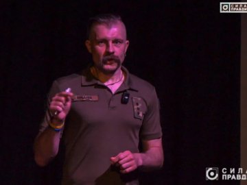 Командир роти добробату «Вовки да Вінчі» відверто розповів лучанам про війну та рекрутинг. ВІДЕО