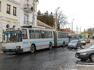 У Луцьку на Богдана Хмельницького - тролейбусний «корок». ФОТО