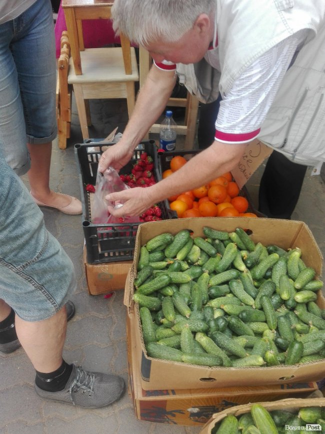 Від і до: скільки коштує перша полуниця на ринку Луцька. ФОТО