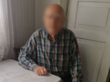 На Рівненщині дідусь викликав поліцію, бо не мав що їсти