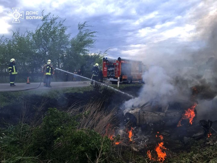 Біля Луцька автомобіль з'їхав у кювет  і загорівся