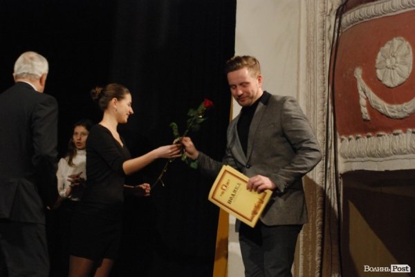 На День закоханих бізнесменам Луцька «подарували» «батіг і пряник». ФОТО