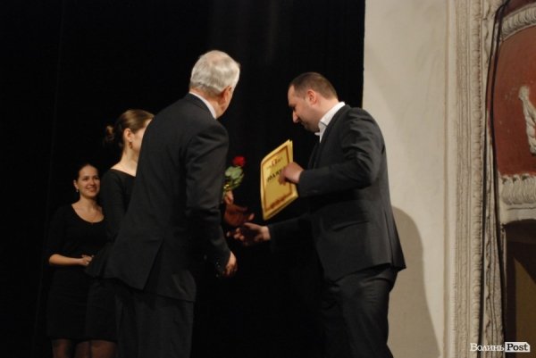 На День закоханих бізнесменам Луцька «подарували» «батіг і пряник». ФОТО