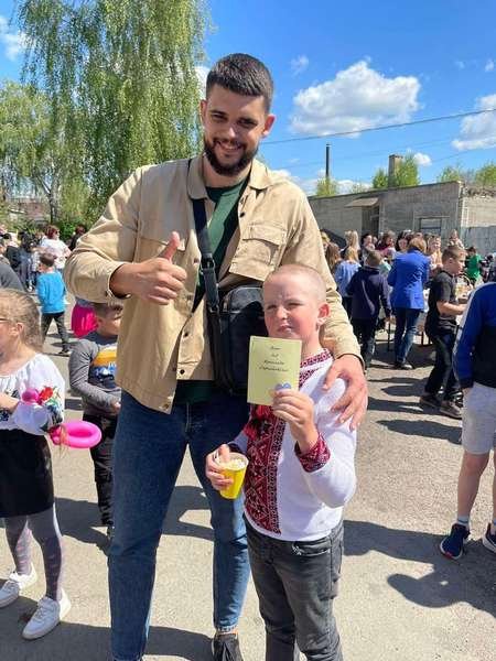 У Луцькому районі школярі на благодійному ярмарку зібрали понад 70 тисяч на ЗСУ. ФОТО