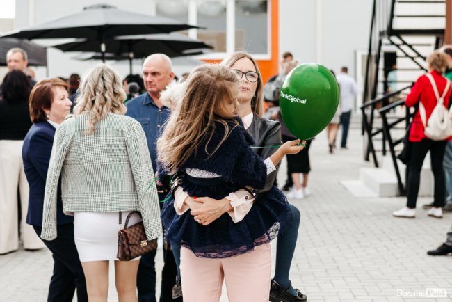 У новій локації і… з котом: як в інноваційній луцькій школі «ThinkGlobal» 1 вересня відзначали. ФОТО* 