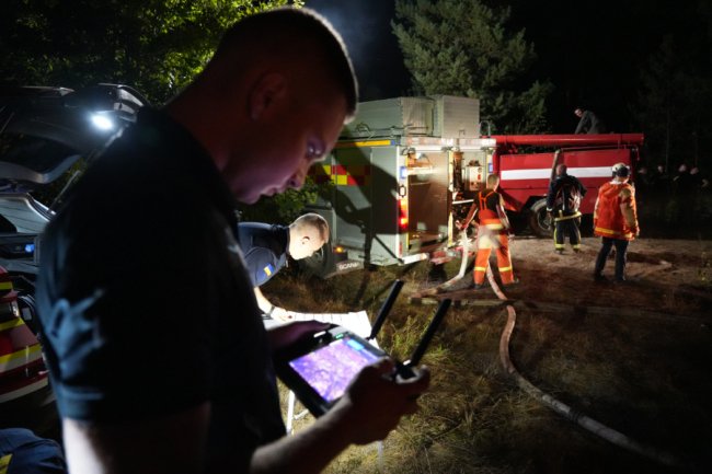 У Луцькій громаді горить ліс: на пожежі працюють 40 рятувальників. ВІДЕО