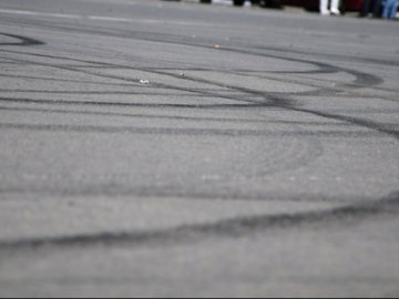 У Луцьку водій дрифтував на Привокзальному майдані. ВІДЕО