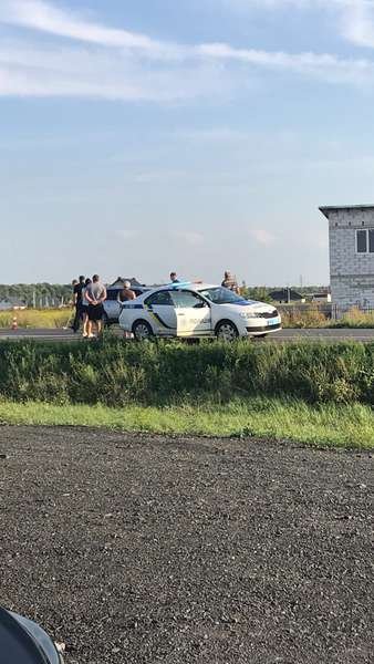 На трасі поблизу Луцька автівка збила дівчину, яка перебігала дорогу. ФОТО