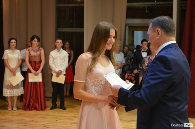 «Ви наша надія»: у луцькому педколеджі – випускний. ФОТО