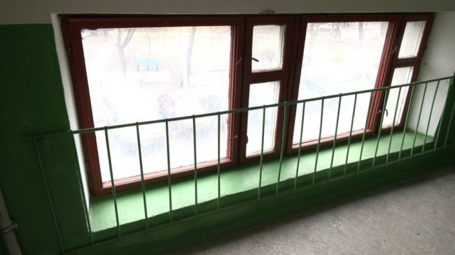 Лучанин, який випав з вікна будинку, скотився зі сходів: деталі. ВІДЕО