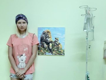 У Луцьку запустили челендж на порятунок 17-річної дівчинки, яка бореться з раком 