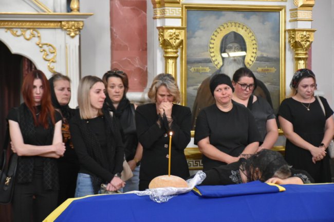 У Луцьку попрощалися з загиблим на війні 29-річним Героєм Іллею Пузирніковим