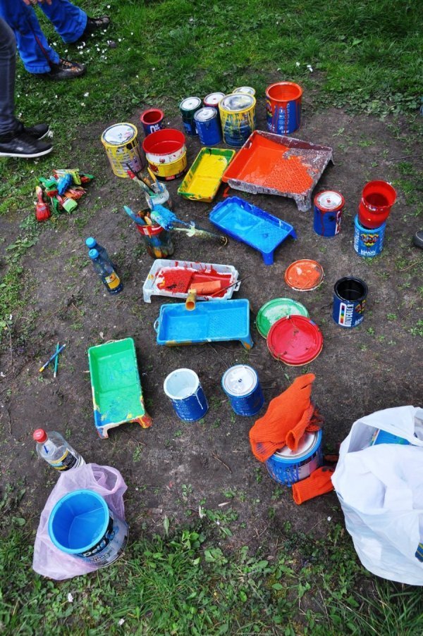 Як лучани допомогли облаштувати майданчик у дитбудинку. ФОТО