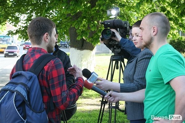 «Романюк, прибери Луцьк!» - пікет під мерією. ФОТО