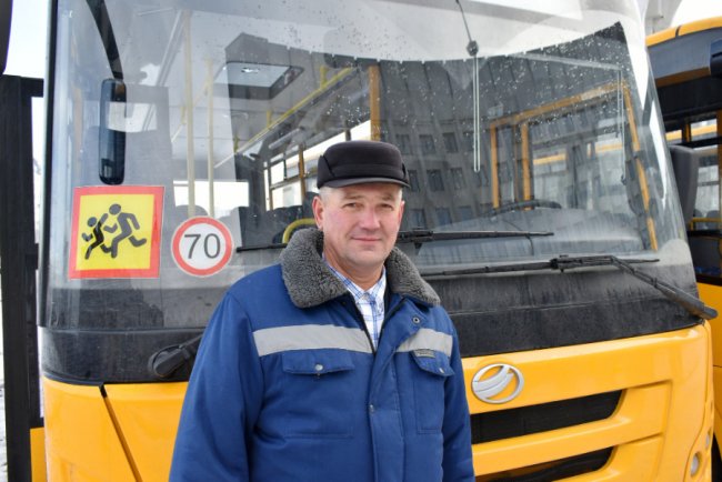 Громадам на Волині передали нову партію шкільних автобусів