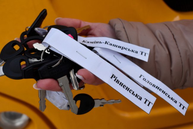 Громадам на Волині передали нову партію шкільних автобусів