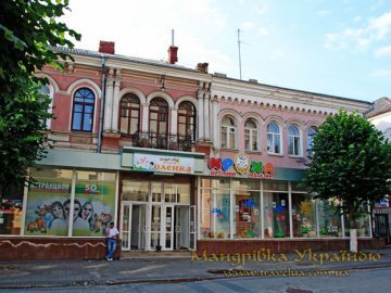 У Луцьку на голови людям «летять» балкони 