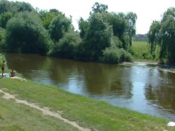На центральному пляжі Луцька ледь не потонула школярка