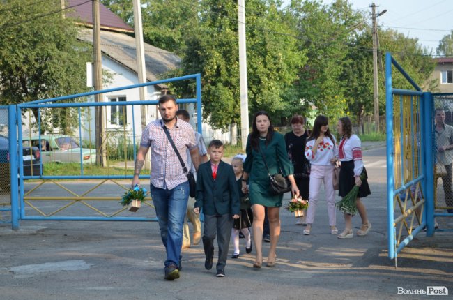 Перший дзвоник у луцькій школі №17. ФОТО