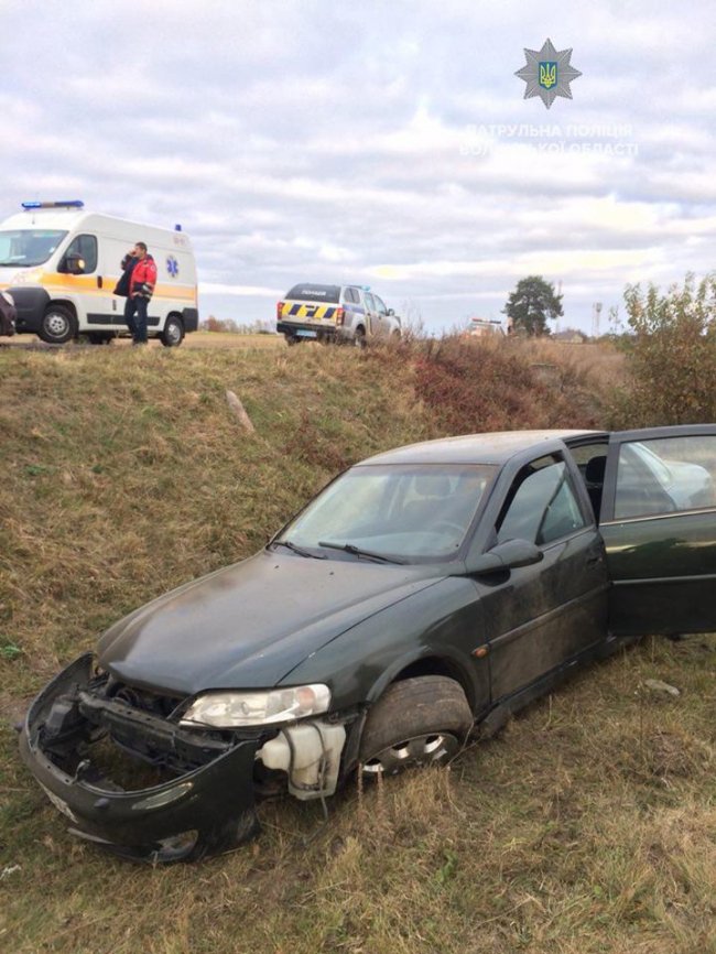 На Волині автомобіль злетів у кювет. ФОТО