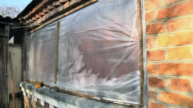 Як у Луцьку ремонтують будинки, пошкоджені внаслідок ракетного обстрілу. ВІДЕО