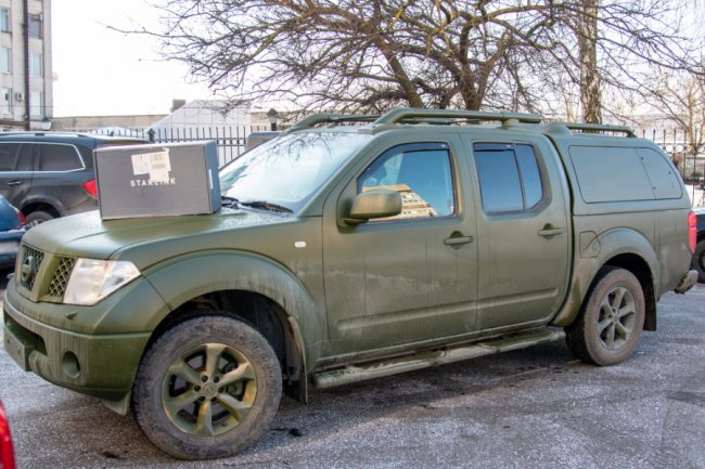 Волиньрада відправила на передову позашляховик і Starlink. ФОТО