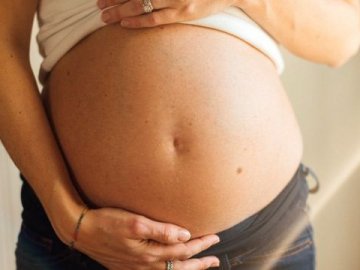 Чи безпечно робити щеплення від коронавірусу вагітним: думка експертів та лучанок