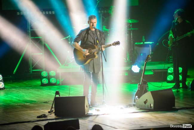 У Луцьку з новим альбомом виступив Арсен Мірзоян. ФОТО